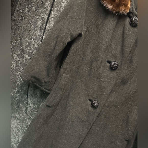 Vintage Black Wool Coat w/Fur Collar - Picture 4 of 15